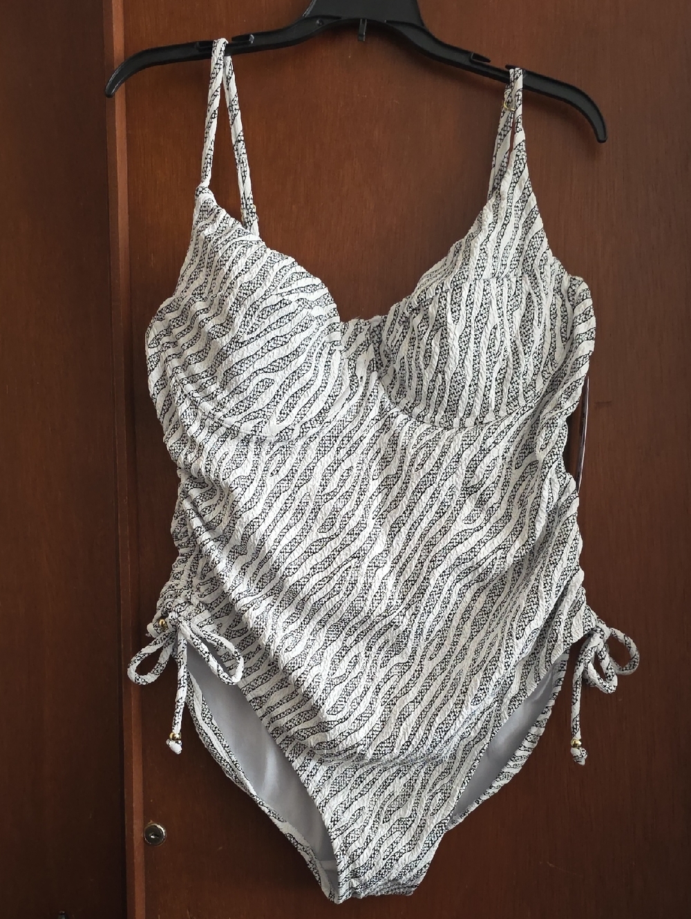 Time and Tru NWT Black and White Patterned One-Piece Rusched Swimsuit Sz XL